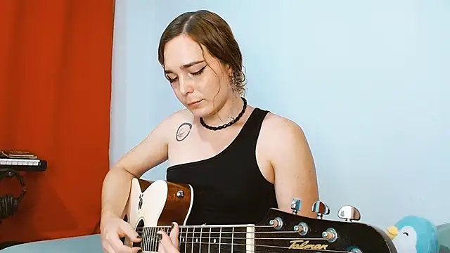 Catnessa online show from October 19, 2025, 12:11 am