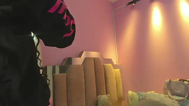 LoveQueen2 online show from November 18, 2025, 12:20 pm