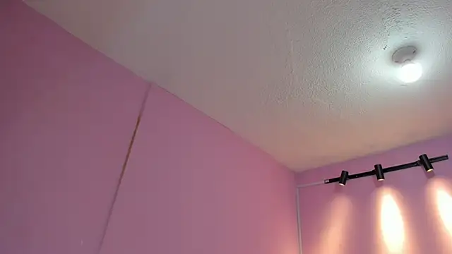 LoveQueen2 online show from December 3, 2025, 12:03 pm