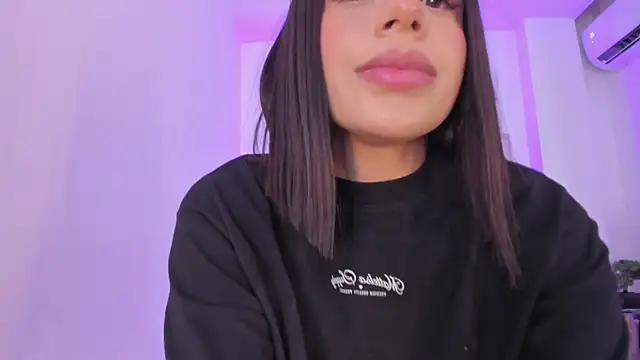 emelie 89 online show from February 3, 2025, 1:40 pm