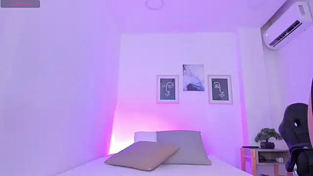 emelie 89 online show from March 21, 2025, 12:06 pm