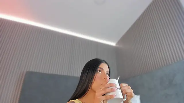 emelie 89 online show from November 5, 2025, 12:16 pm