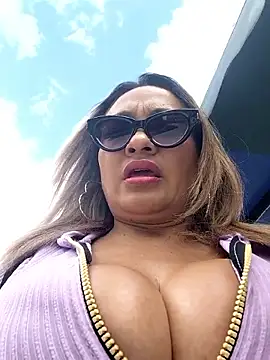 Afroditecash online show from October 18, 2025, 7:14 pm