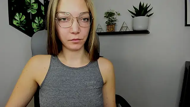 Snapshot of EmillyPlay chatting on December 31, 2024, 6:59 am EmillyPlay online show from December 31, 2024, 6:59 am