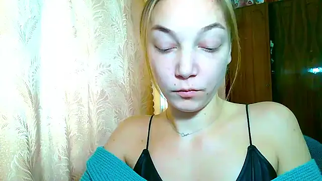 EmillyPlay online show from November 19, 2025, 6:46 am