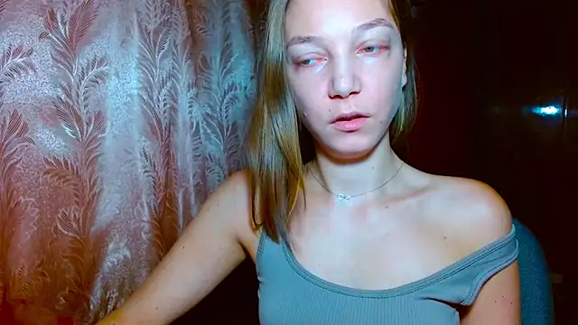 EmillyPlay online show from December 5, 2025, 6:33 am