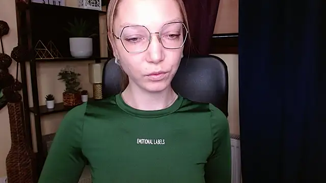 EmillyPlay online show from February 19, 2026, 6:31 am