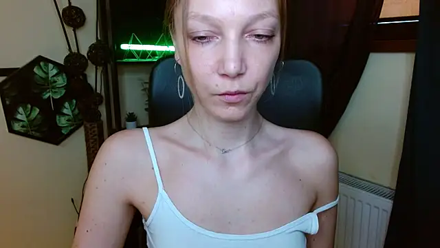 EmillyPlay online show from April 2, 2026, 11:08 am