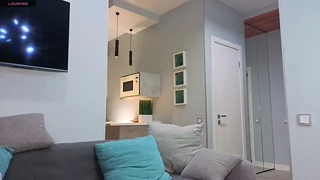 DonnaBurkee online show from November 5, 2025, 4:12 am