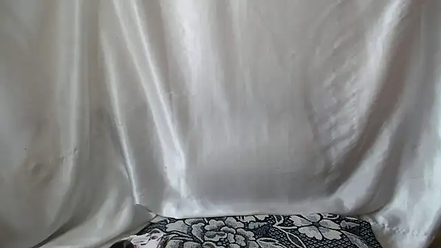 Burberrry  online show from March 15, 2025, 11:40 am