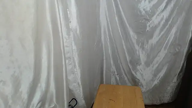 Burberrry  online show from September 24, 2025, 6:55 pm