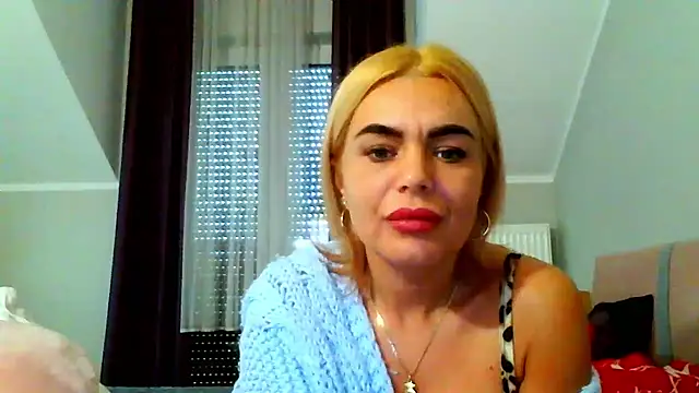 Snapshot of DESIREjenny chatting on December 12, 2024, 11:40 am DESIREjenny online show from December 12, 2024, 11:40 am