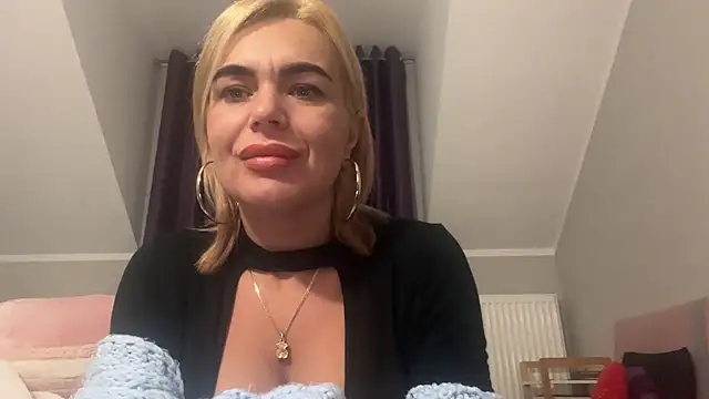 Snapshot of DESIREjenny chatting on December 16, 2024, 8:09 am DESIREjenny online show from December 16, 2024, 8:09 am