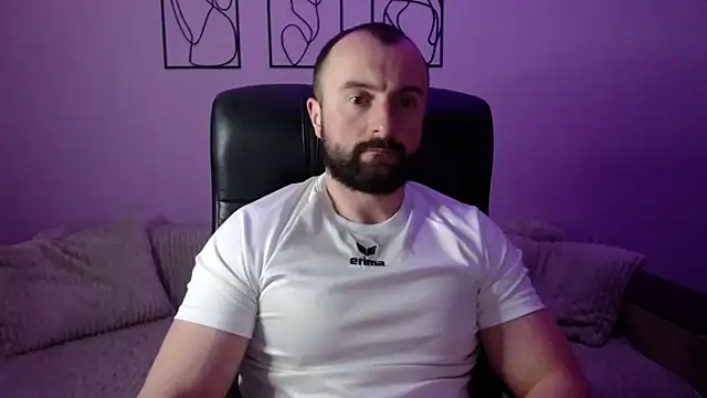 brindlefly6969 online show from April 10, 2026, 10:31 am