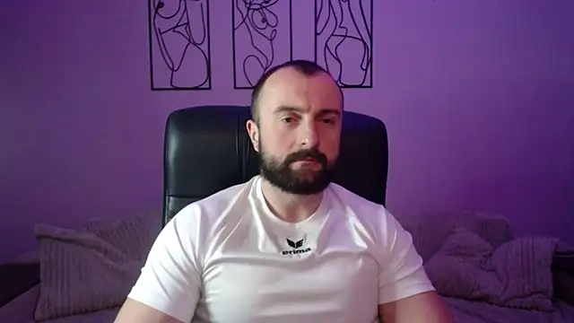 brindlefly6969 online show from April 14, 2026, 10:43 am