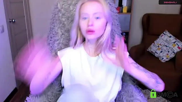 MalenaErnman online show from December 22, 2024, 11:00 am