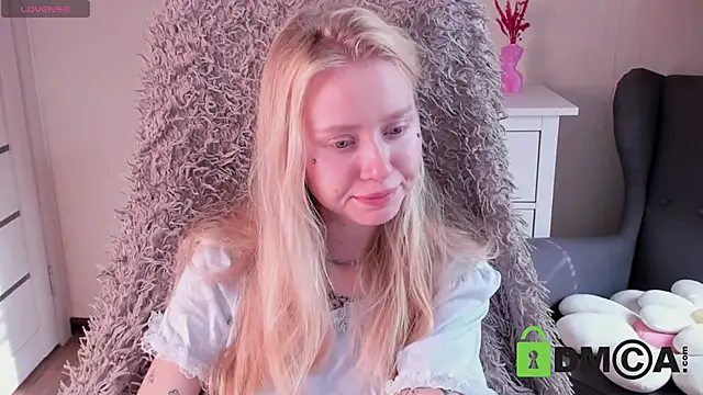 MalenaErnman online show from October 8, 2025, 8:34 am