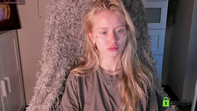 MalenaErnman online show from October 9, 2025, 10:35 am