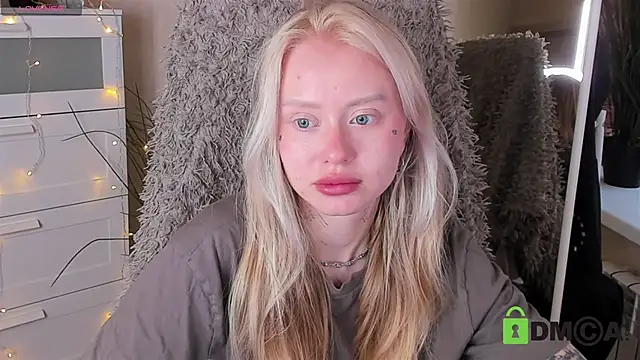 MalenaErnman online show from October 14, 2025, 10:38 am