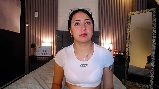 Snapshot of isabella_smith_ chatting on December 10, 2024, 1:55 pm isabella smith online show from December 10, 2024, 1:55 pm