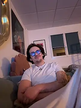 Snapshot of hardmecl chatting on February 5, 2026, 8:24 pm hardmecl online show from February 5, 2026, 8:24 pm