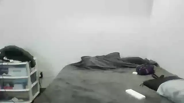 Iliketocooksquirt25 online show from September 24, 2025, 1:09 am