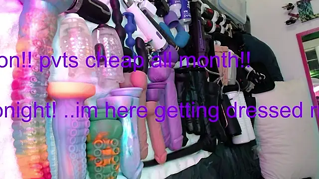 famousALYX online show from February 8, 2026, 7:56 am