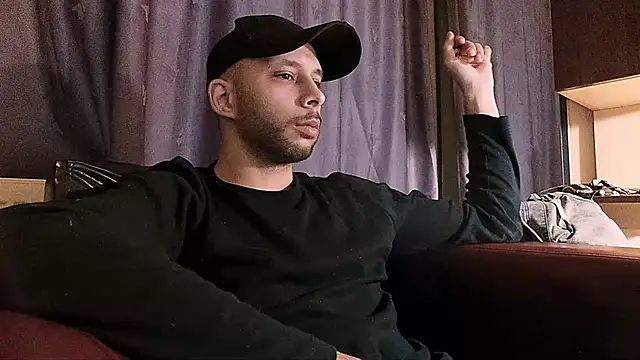 Snapshot of henryaxe chatting on December 23, 2024, 1:56 pm henryaxe online show from December 23, 2024, 1:56 pm