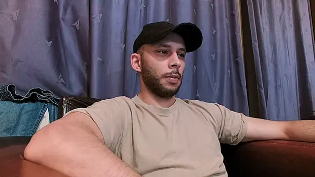 Snapshot of henryaxe chatting on December 26, 2024, 6:12 pm henryaxe online show from December 26, 2024, 6:12 pm