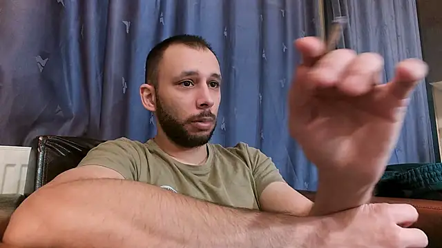 Snapshot of henryaxe chatting on January 1, 2025, 11:49 am henryaxe online show from January 1, 2025, 11:49 am