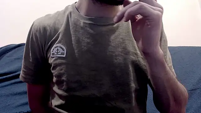 Snapshot of henryaxe chatting on March 11, 2025, 2:18 pm henryaxe online show from March 11, 2025, 2:18 pm