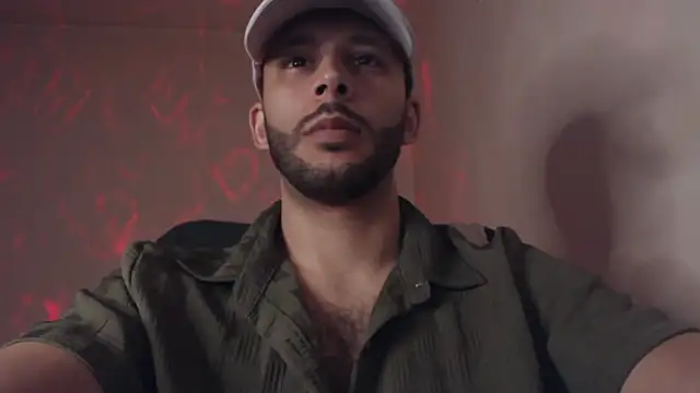 Snapshot of henryaxe chatting on September 19, 2025, 9:04 pm henryaxe online show from September 19, 2025, 9:04 pm