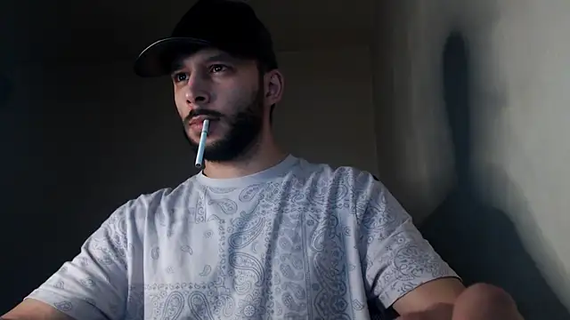 Snapshot of henryaxe chatting on October 20, 2025, 2:56 am henryaxe online show from October 20, 2025, 2:56 am