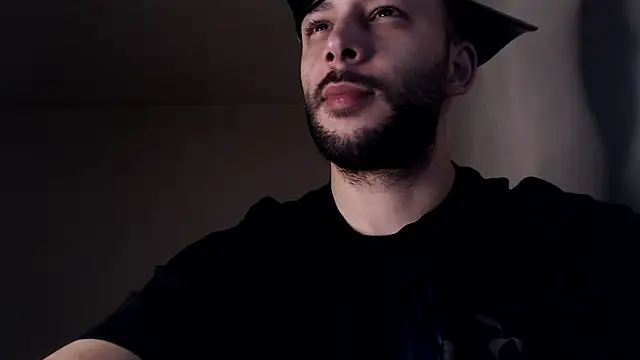 Snapshot of henryaxe chatting on November 14, 2025, 12:42 am henryaxe online show from November 14, 2025, 12:42 am