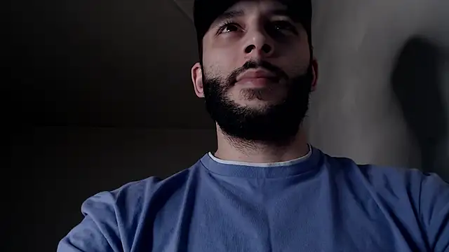 Snapshot of henryaxe chatting on January 13, 2026, 9:42 pm henryaxe online show from January 13, 2026, 9:42 pm