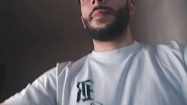 Snapshot of henryaxe chatting on March 2, 2026, 2:14 am henryaxe online show from March 2, 2026, 2:14 am