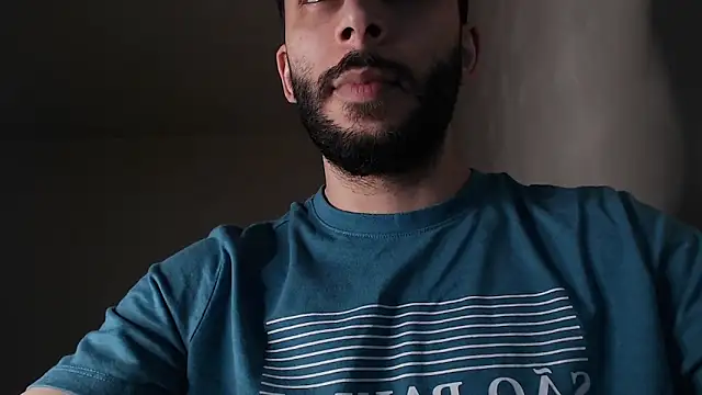 Snapshot of henryaxe chatting on March 5, 2026, 9:49 am henryaxe online show from March 5, 2026, 9:49 am