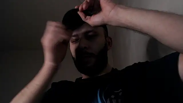 Snapshot of henryaxe chatting on April 11, 2026, 11:03 am henryaxe online show from April 11, 2026, 11:03 am