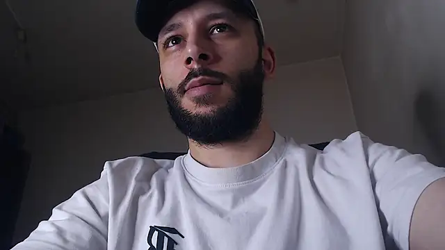 Snapshot of henryaxe chatting on June 19, 2026, 1:15 pm henryaxe online show from June 19, 2026, 1:15 pm