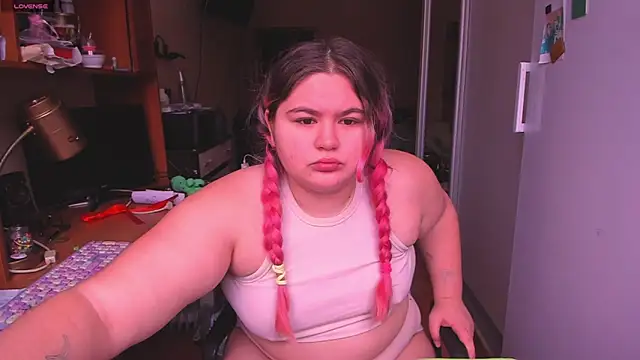 Snapshot of Freakcute_ chatting on December 19, 2024, 11:07 am Freakcute  online show from December 19, 2024, 11:07 am