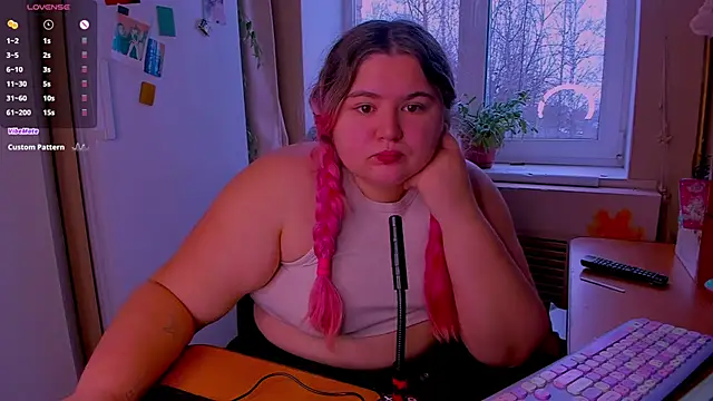 Snapshot of Freakcute_ chatting on December 20, 2024, 10:16 am Freakcute  online show from December 20, 2024, 10:16 am