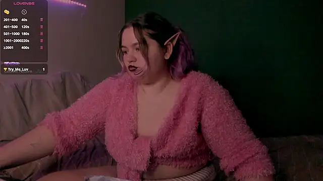 Snapshot of Freakcute_ chatting on February 6, 2025, 6:02 pm Freakcute  online show from February 6, 2025, 6:02 pm