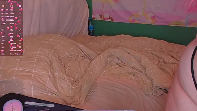 Snapshot of Freakcute_ chatting on March 13, 2025, 12:37 am Freakcute  online show from March 13, 2025, 12:37 am