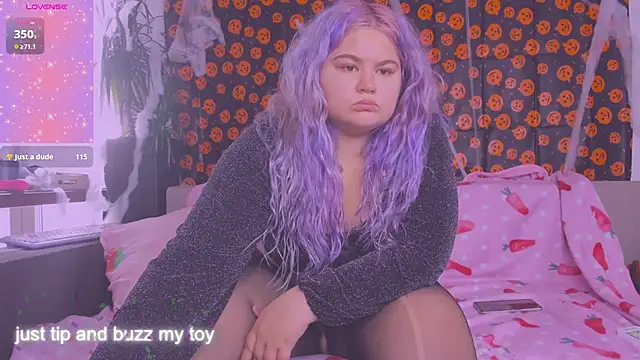 Snapshot of Freakcute_ chatting on October 27, 2025, 2:10 pm Freakcute  online show from October 27, 2025, 2:10 pm