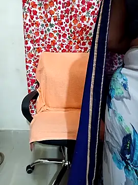 Snapshot of Priya_Boudi chatting on March 13, 2026, 6:14 pm Priya Boudi online show from March 13, 2026, 6:14 pm