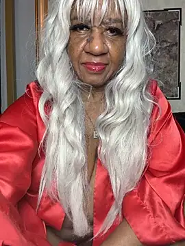 Snapshot of BreanaDivine chatting on December 19, 2025, 12:23 pm BreanaDivine online show from December 19, 2025, 12:23 pm