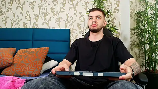 Michael magno online show from July 16, 2026, 4:24 pm