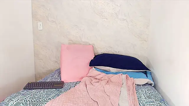 Snapshot of sofi_balvin chatting on February 14, 2025, 7:23 pm sofi balvin online show from February 14, 2025, 7:23 pm