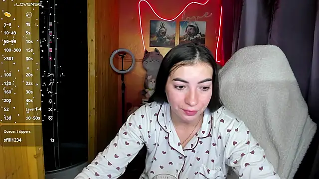 Fiery Brunette  online show from October 2, 2025, 4:19 am