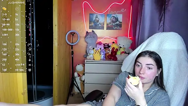 Fiery Brunette  online show from October 12, 2025, 2:27 pm